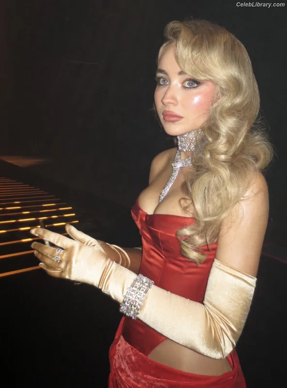 Sabrina Carpenter photo 23 of 6403