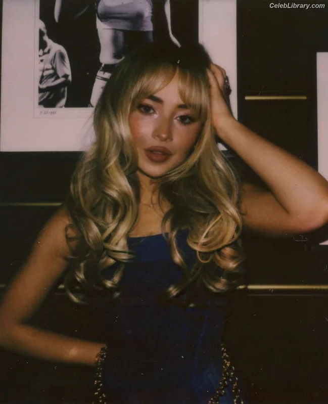 Sabrina Carpenter photo 8 of 6403