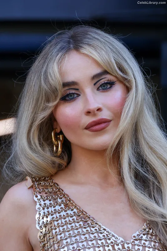 Sabrina Carpenter photo 10 of 6403