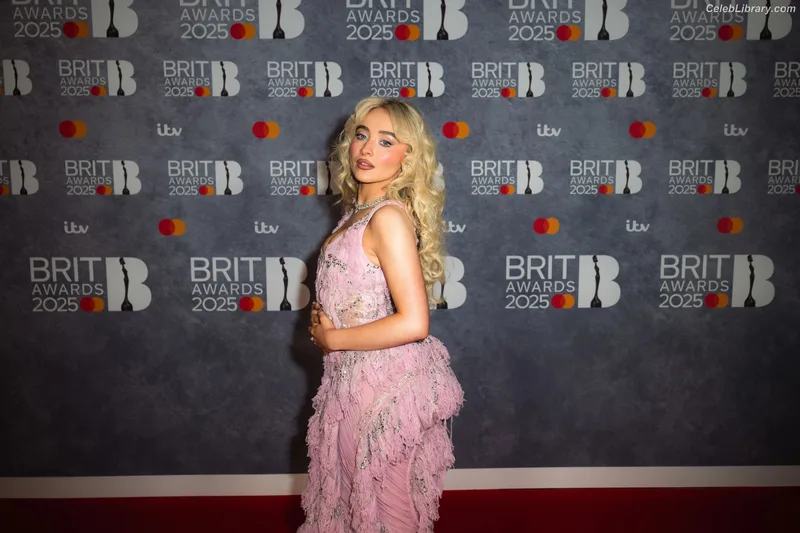 Sabrina Carpenter photo 13 of 6403