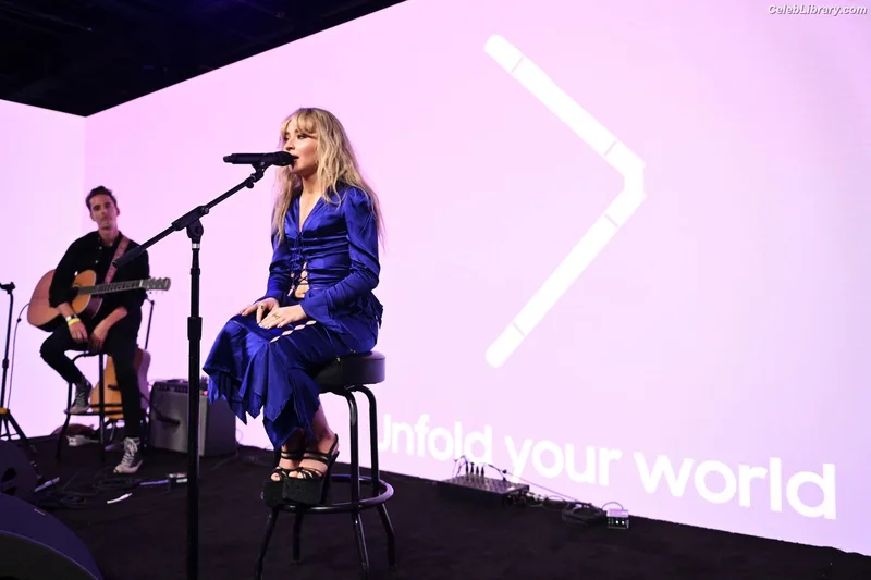 Sabrina Carpenter photo 22 of 6403