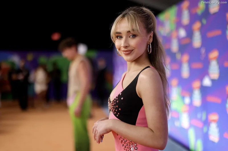 Sabrina Carpenter photo 23 of 6403
