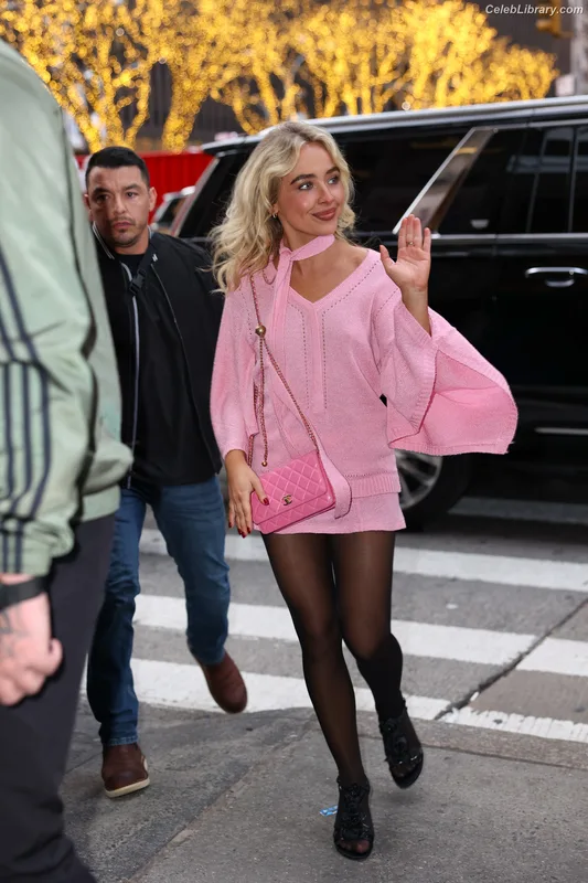 Sabrina Carpenter photo 21 of 6403