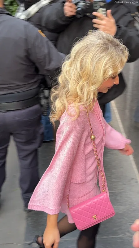 Sabrina Carpenter photo 4 of 6403