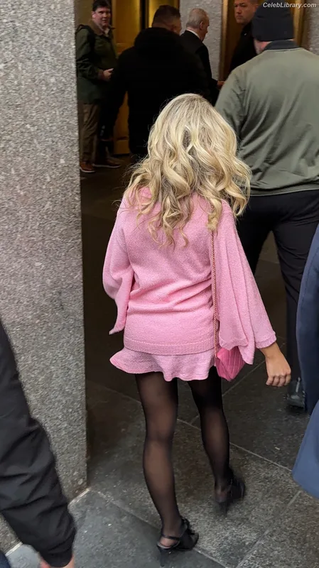 Sabrina Carpenter photo 6 of 6403
