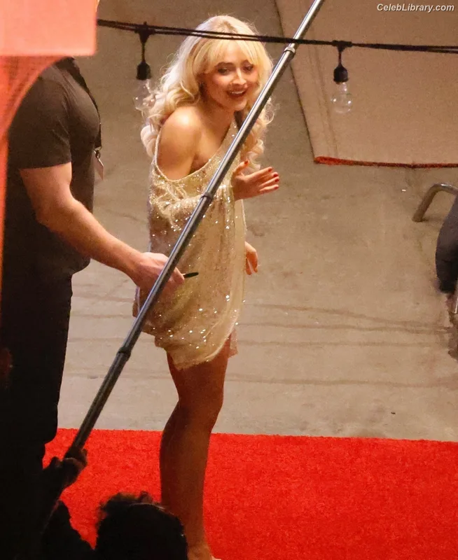 Sabrina Carpenter photo 19 of 6403