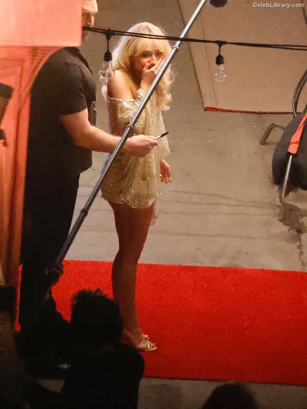 Sabrina Carpenter photo 21 of 6403
