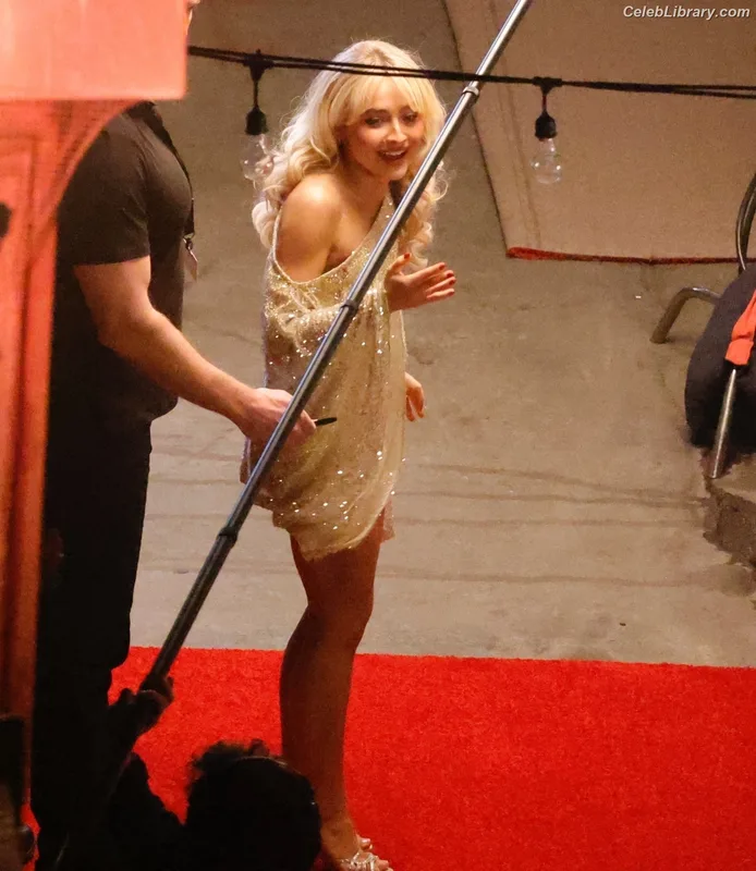 Sabrina Carpenter photo 24 of 6403