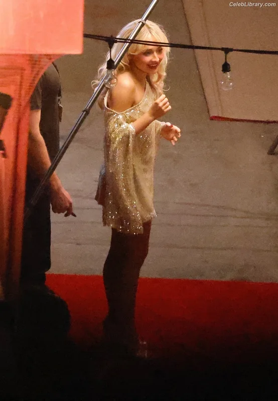 Sabrina Carpenter photo 13 of 6403