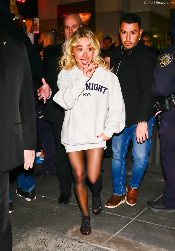 Sabrina Carpenter photo 6 of 6403