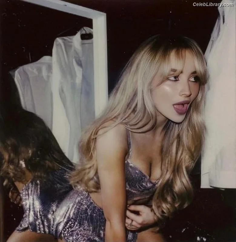 Sabrina Carpenter photo 4 of 6403
