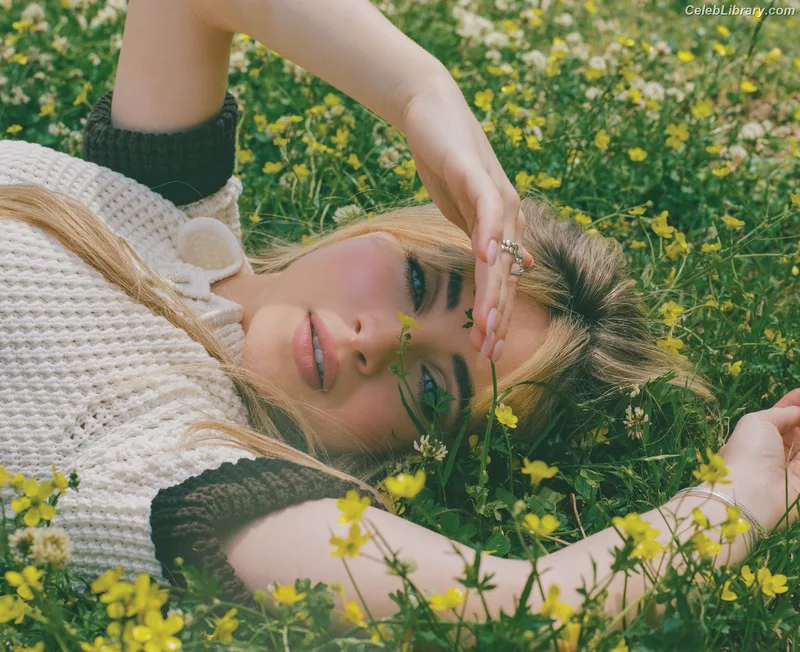 Sabrina Carpenter photo 24 of 6403