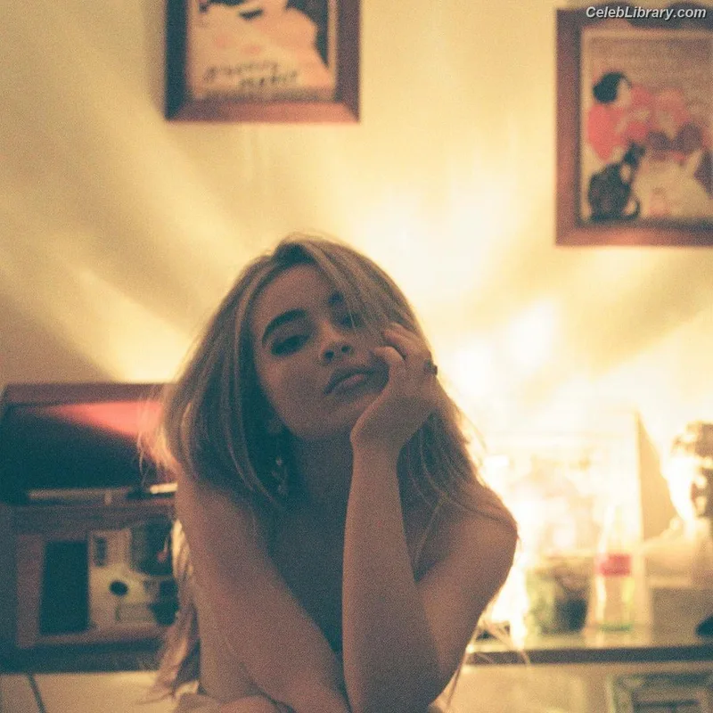 Sabrina Carpenter photo 9 of 6403