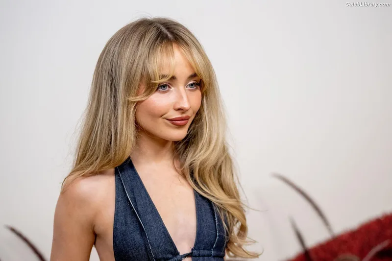 Sabrina Carpenter photo 10 of 6403