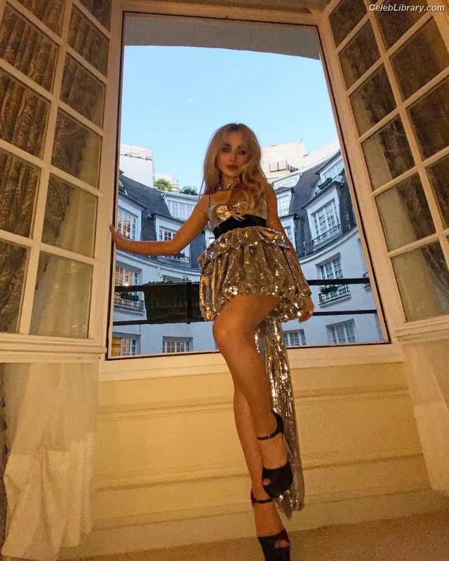 Sabrina Carpenter photo 15 of 6403