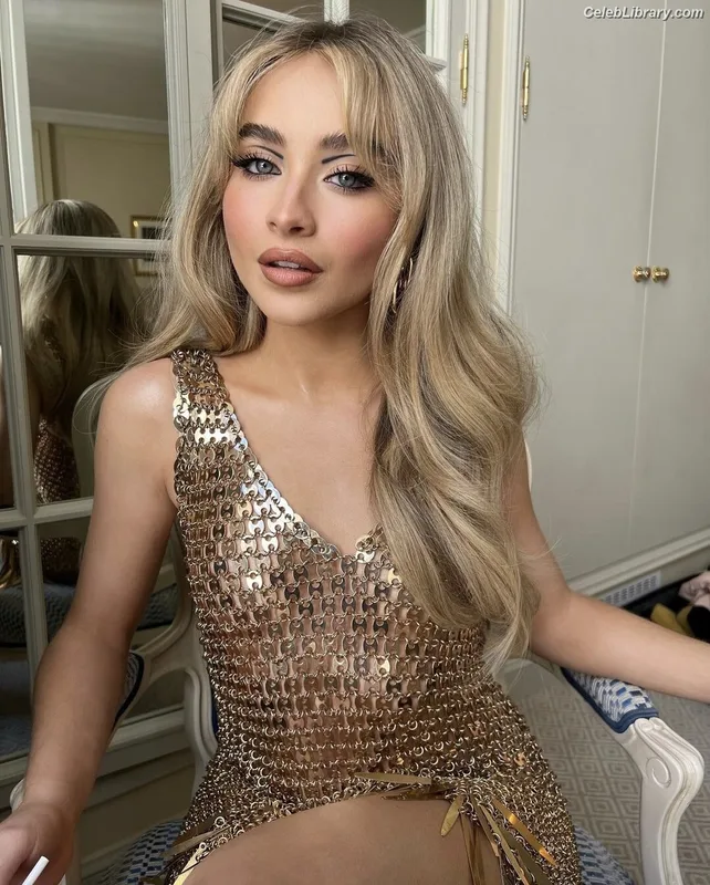 Sabrina Carpenter photo 6 of 6403