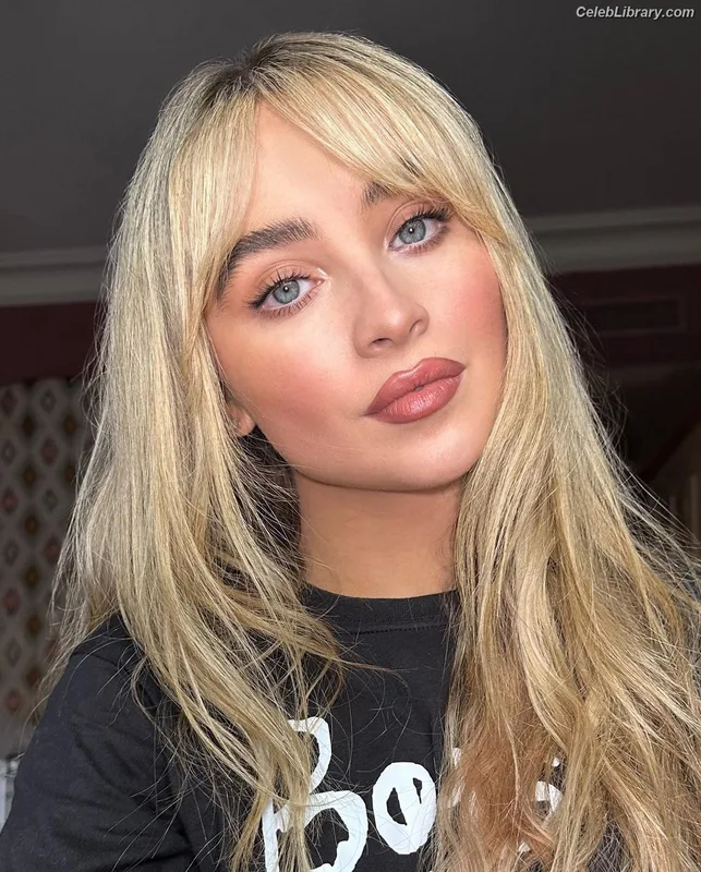 Sabrina Carpenter photo 4 of 6403