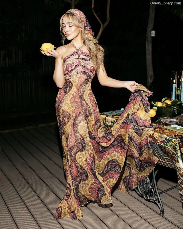 Sabrina Carpenter photo 13 of 6403