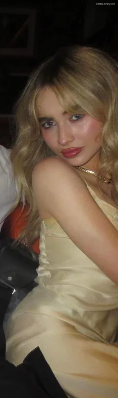Sabrina Carpenter photo 21 of 6403