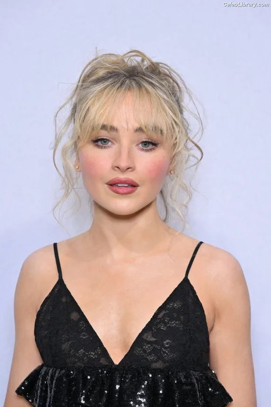 Sabrina Carpenter photo 6 of 6403
