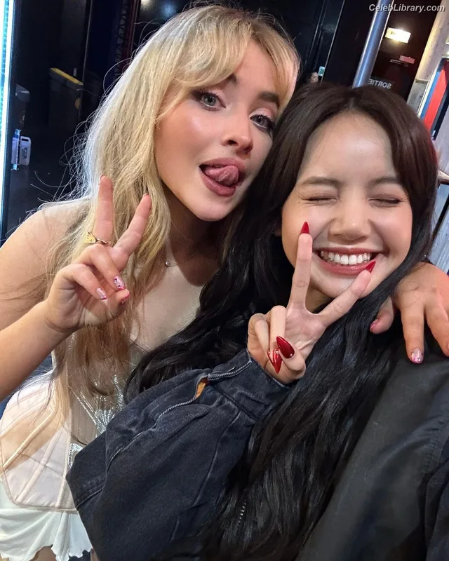 Sabrina Carpenter photo 11 of 6403