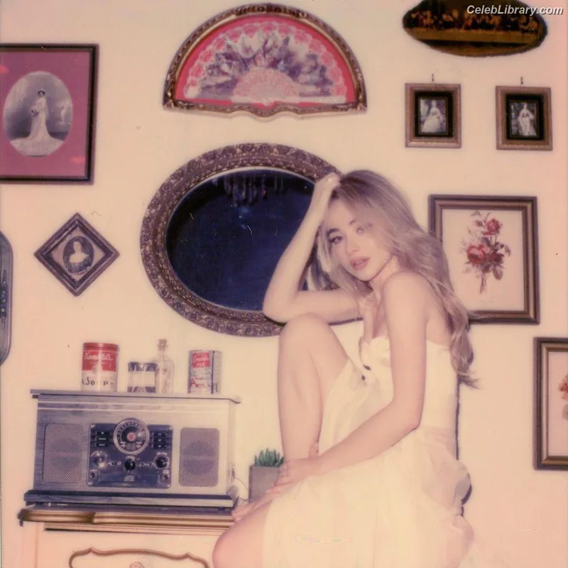 Sabrina Carpenter photo 18 of 6403