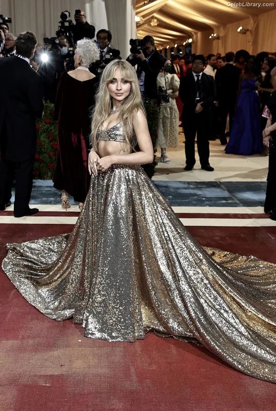 Sabrina Carpenter photo 14 of 6403