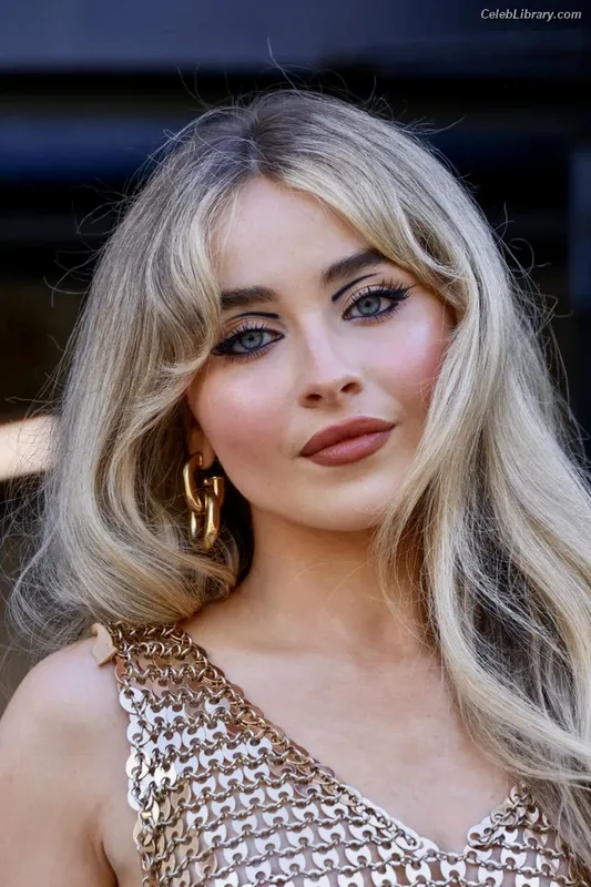 Sabrina Carpenter photo 15 of 6403