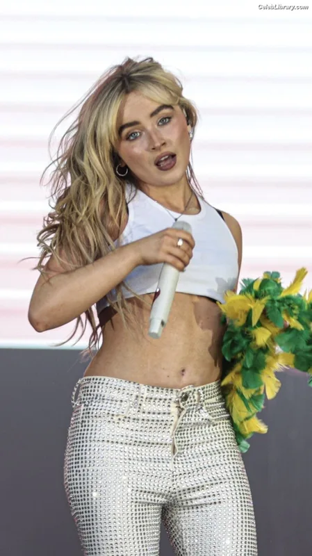 Sabrina Carpenter photo 17 of 6403