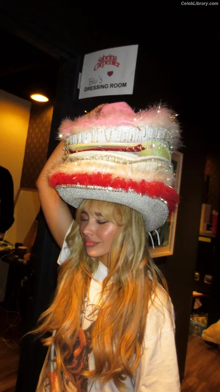 Sabrina Carpenter photo 23 of 6403