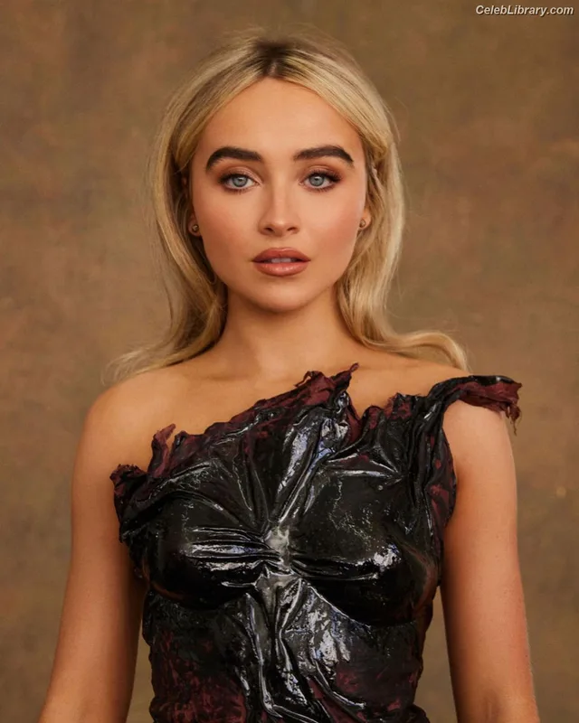 Sabrina Carpenter photo 8 of 6403