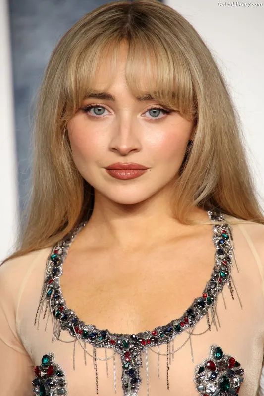 Sabrina Carpenter photo 9 of 6403