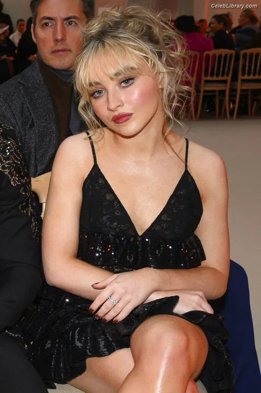 Sabrina Carpenter photo 19 of 6403