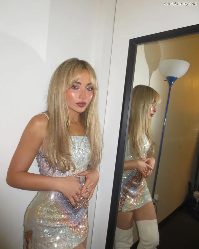 Sabrina Carpenter photo 21 of 6403