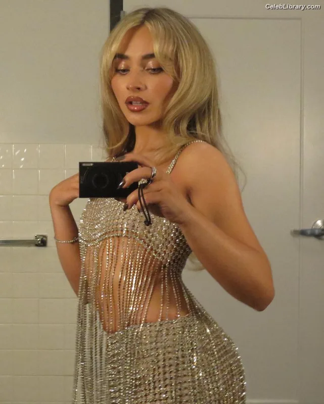 Sabrina Carpenter photo 22 of 6403