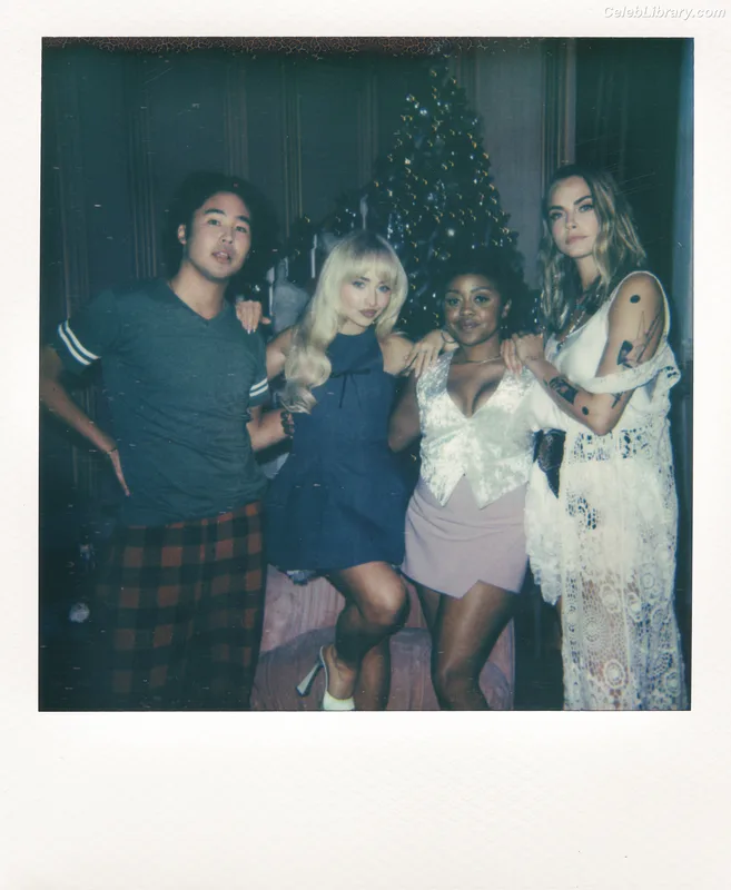 Sabrina Carpenter photo 7 of 6403