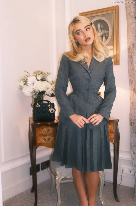 Sabrina Carpenter photo 7 of 6403