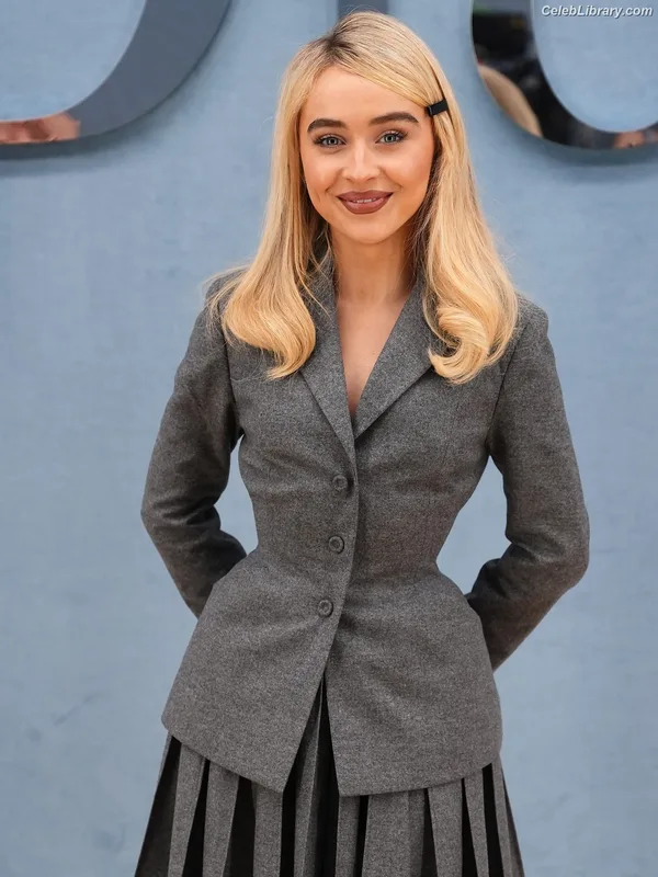 Sabrina Carpenter photo 9 of 6403