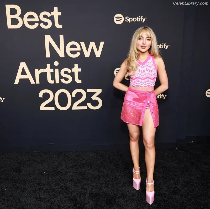 Sabrina Carpenter photo 10 of 6403
