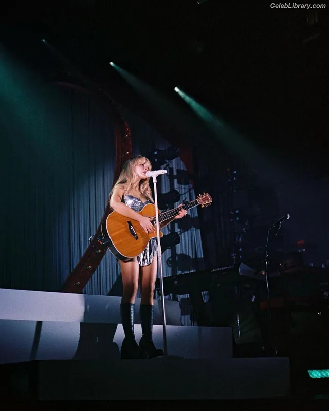 Sabrina Carpenter photo 23 of 6403