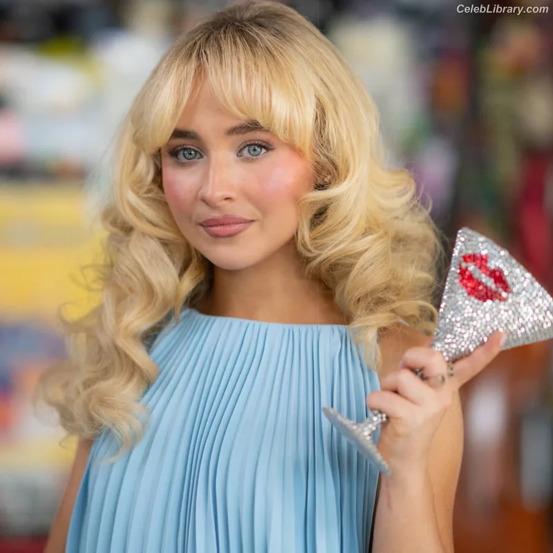 Sabrina Carpenter photo 5 of 6403