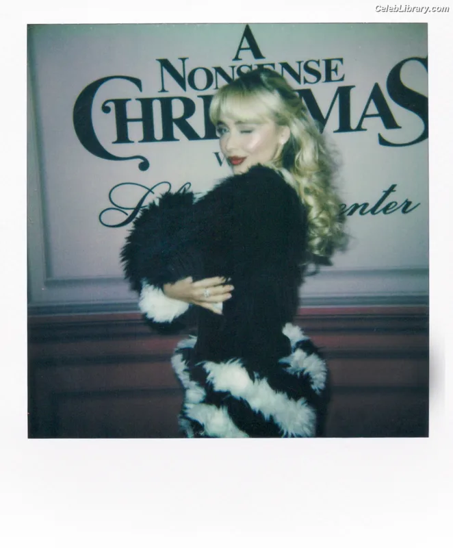 Sabrina Carpenter photo 2 of 6403