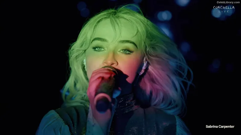 Sabrina Carpenter photo 21 of 6403