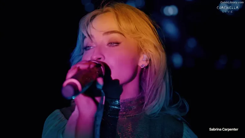 Sabrina Carpenter photo 22 of 6403