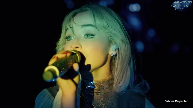 Sabrina Carpenter photo 23 of 6403