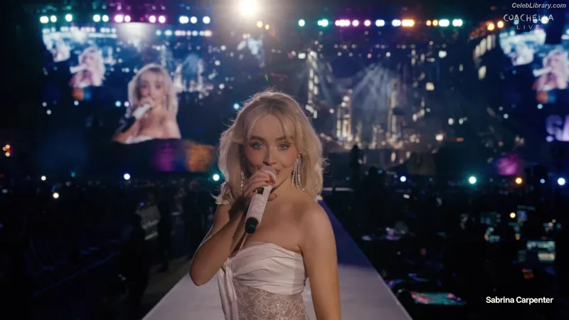 Sabrina Carpenter photo 8 of 6403