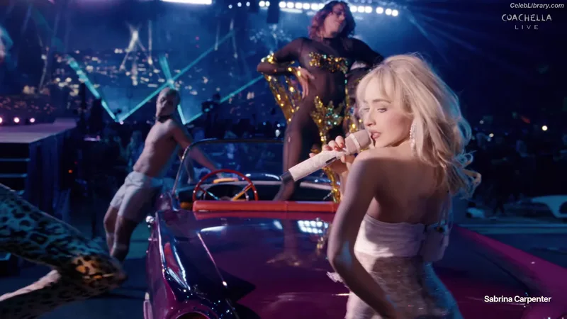 Sabrina Carpenter photo 9 of 6403