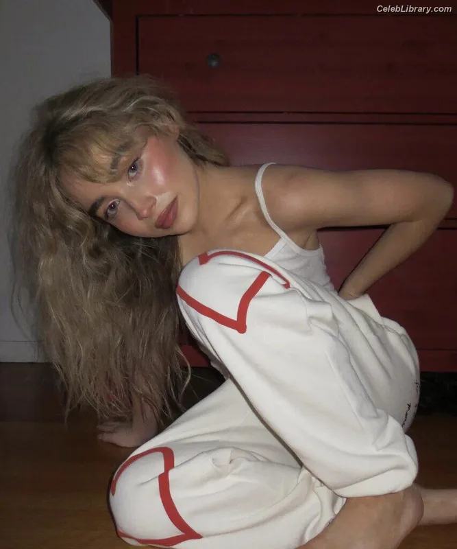 Sabrina Carpenter photo 5 of 6403