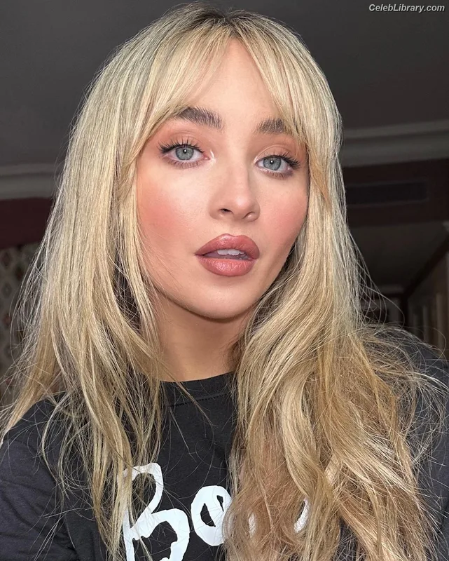 Sabrina Carpenter photo 14 of 6403