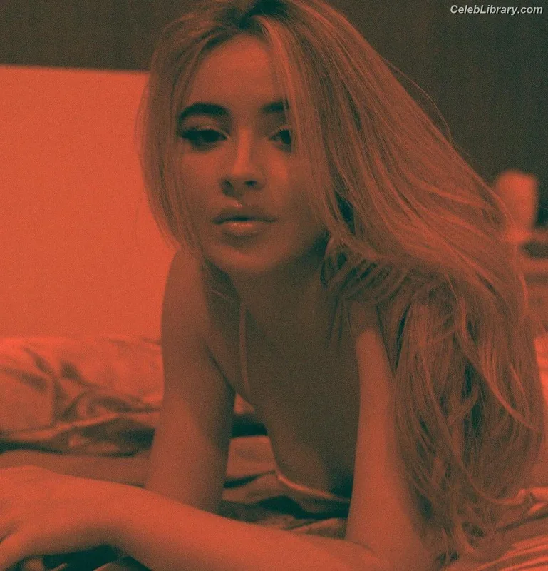 Sabrina Carpenter photo 24 of 6403